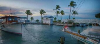 Cozy Islamorada Stay- Garden, Patio & Living Room - Barefoot Suite