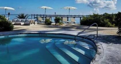 Cozy Islamorada Stay- Garden, Patio & Living Room - Barefoot Suite