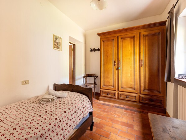 4 bedrooms, individually furnished, bed sheets