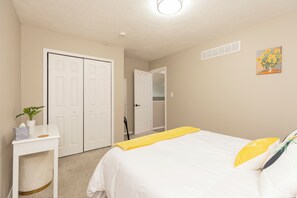 4 bedrooms, desk, iron/ironing board, WiFi