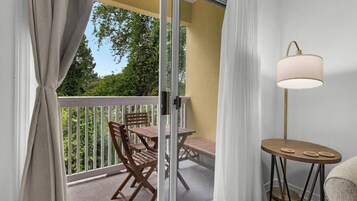 Condo, Multiple Beds, Balcony, Garden View (Heron's Watch 6207) | 2 bedrooms, individually decorated, individually furnished
