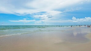 Pantai di sekitar