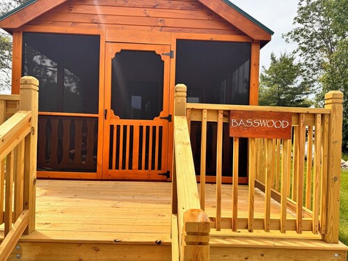 Basswood cabin, a Charming 3-bedroom cabin with AC, WiFi in marvelous Ely