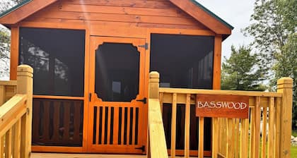 Basswood cabin, a Charming 3-bedroom cabin with AC, WiFi in marvelous Ely