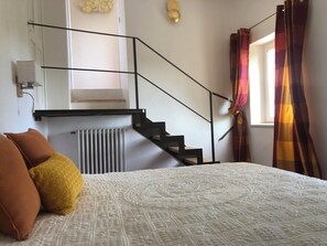 3 bedrooms, iron/ironing board, WiFi, bed sheets - A balcony overlooking the cliffs of Roussillon (Roussillon)