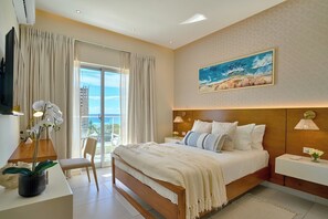 1 室のベッドルーム、セーフティボックス (室内)、デスク、アイロン / アイロン台