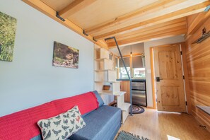 Living area - Park Creek Tiny Home - Pet Friendly (South Fork)