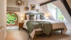 4 bedrooms, iron/ironing board, travel cot, free WiFi