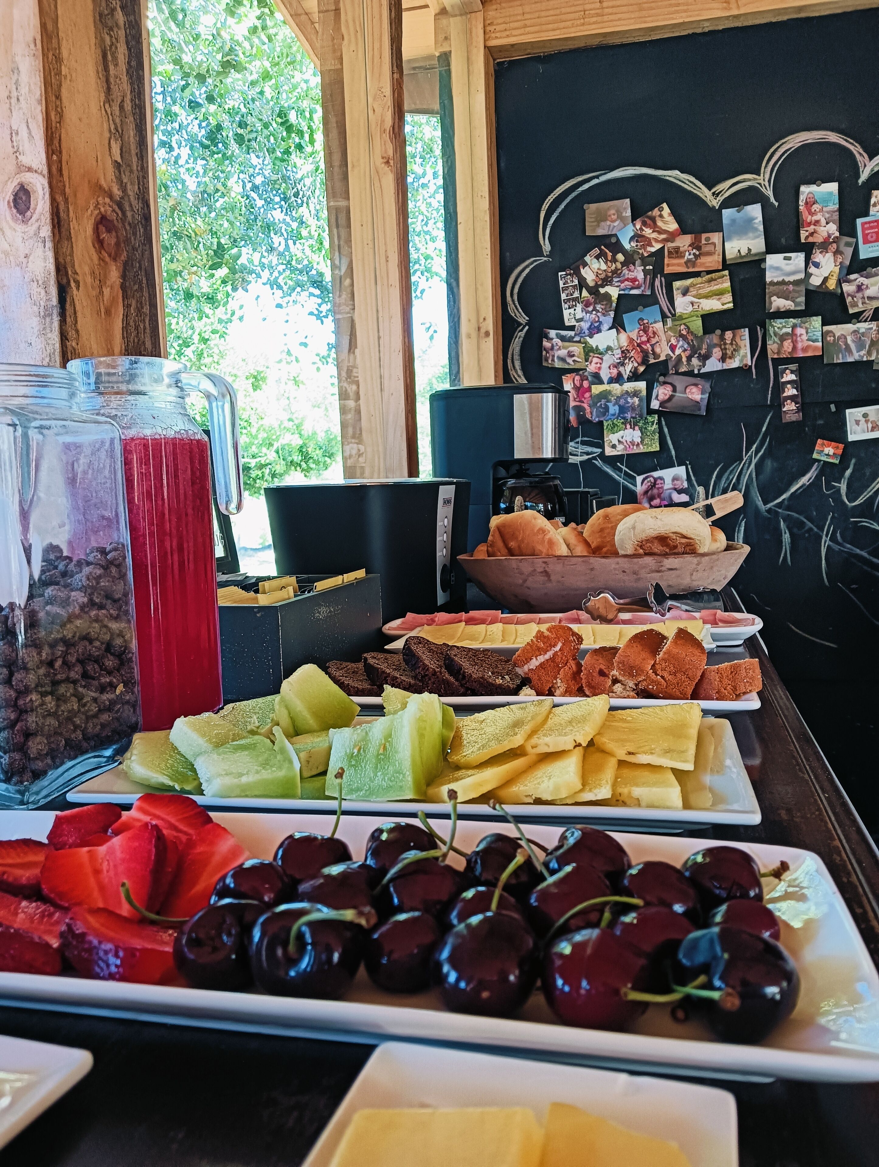 Daily buffet breakfast (CLP 7900 per person)