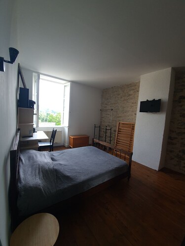 Charming room overlooking the Lot