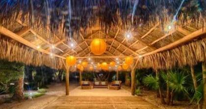 Islamorada Suite With Kayaks •Patio & Garden Views - Wildflower Suite