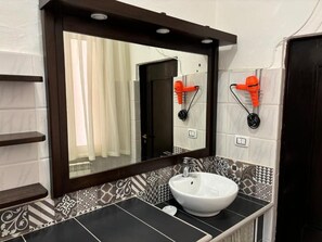 Hair dryer, towels, soap, toilet paper - Balai Holiday House in Porto Torres (Porto Torres)