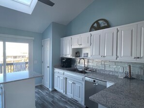 Micro-ondes, four, plaque de cuisson, lave-vaisselle