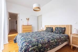 4 makuuhuonetta, silitysrauta/-lauta, ilmainen Wi-Fi, vuodevaatteet