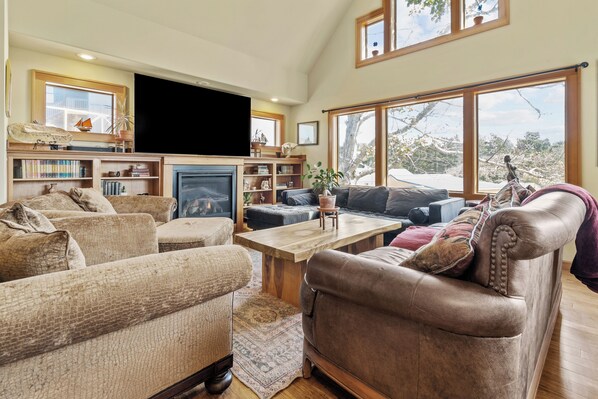 Télévision, cheminée