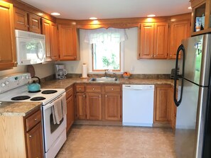 Microonde, forno, piano cottura, lavastoviglie