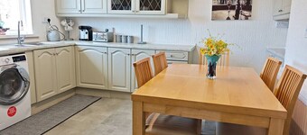 Family-friendly escape near beach and countryside
