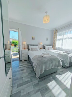 2 bedrooms, desk, iron/ironing board, travel crib