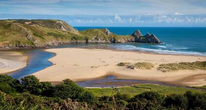 Family-friendly beach house | Parking & garden