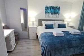 4 chambres, fer et planche à repasser, lit parapluie, Wi-Fi gratuit