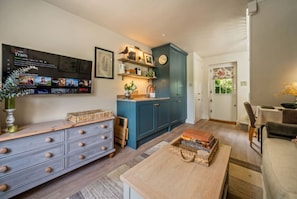 Smart TV, stereo - Beautiful New Forest Hideaway (West Wellow)