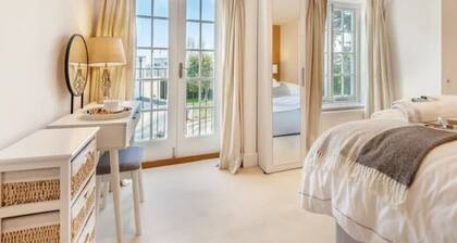 Lymington Retreat with Garden