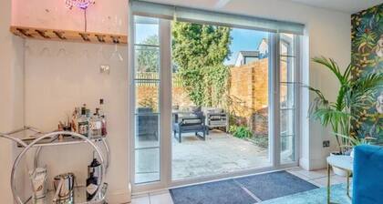 Lymington Retreat with Garden