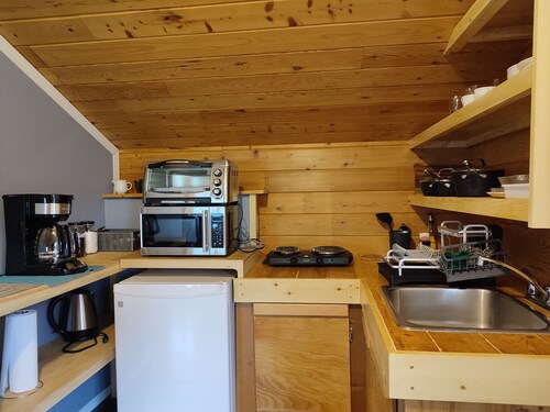 Comfortable,Cozy Loft Retreat- Private Stay in Central Port Clements,Haida Gwaii