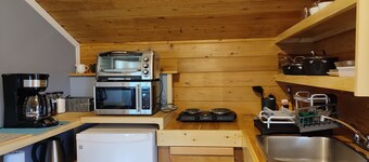 Comfortable,Cozy Loft Retreat- Private Stay in Central Port Clements,Haida Gwaii