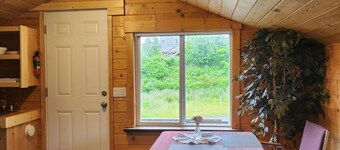 Comfortable,Cozy Loft Retreat- Private Stay in Central Port Clements,Haida Gwaii
