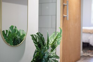 Interior - Windsor Retreat • Fire Pit • Huge Yard • Sleeps 10 (Windsor)