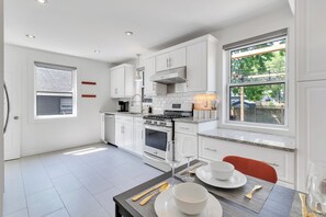 Private kitchen - Windsor Retreat • Fire Pit • Huge Yard • Sleeps 10 (Windsor)