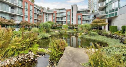 5 Mins Walk to FIFA+Large Free Parking/Beautiful Garden View Pool+Hot Tub+Sauna