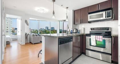 â
Uniqueâ
3br/2ba Beautiful Garden View Pool+Hot Tub+Sauna+Large Free Parking