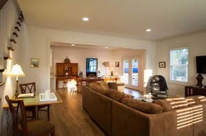 Interior - The Louis Street Cottage in charming Thunderbolt Georgia. (Thunderbolt)