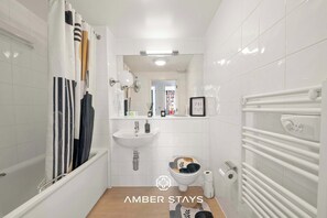 Suihku, hiustenkuivaaja