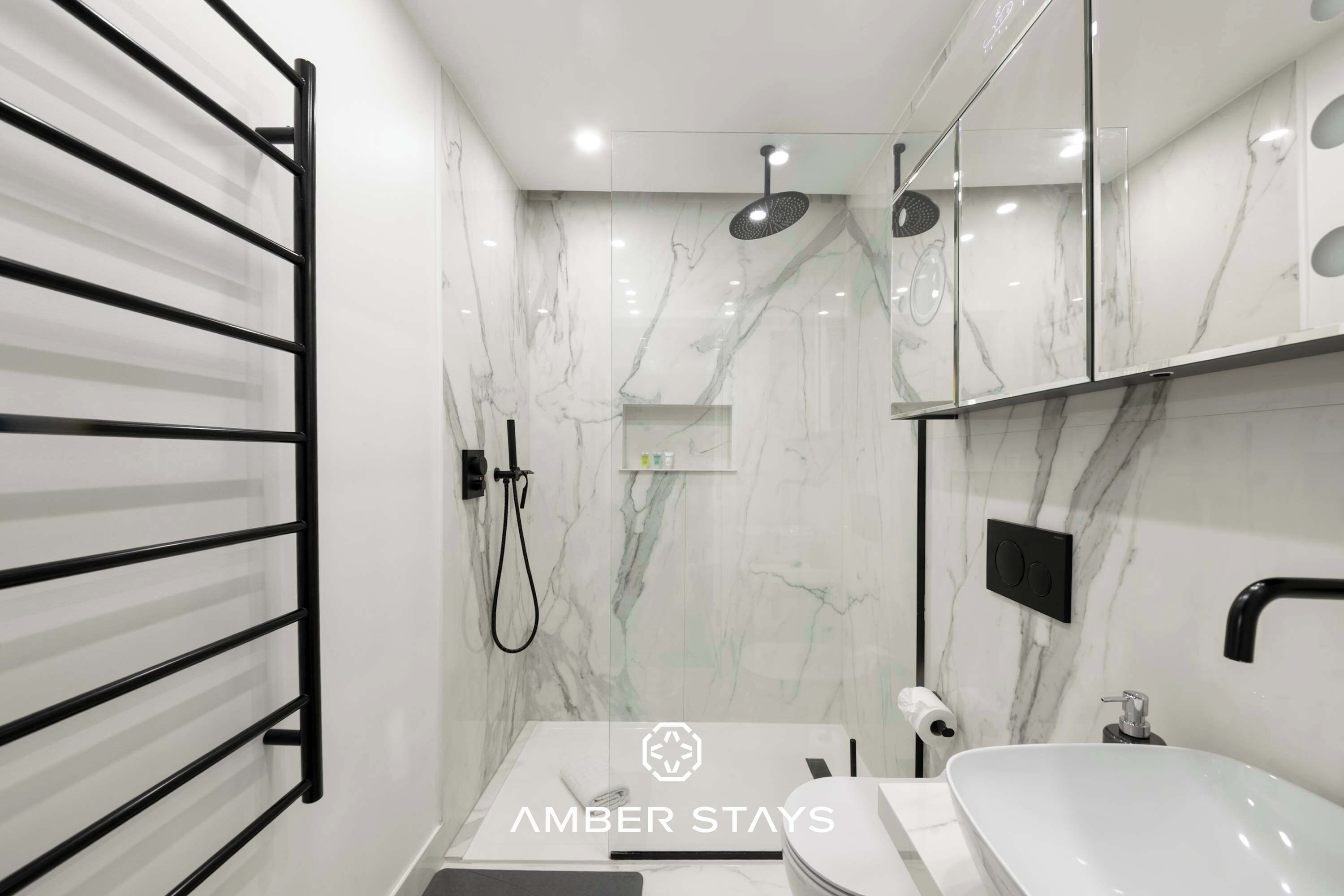 Dusche, Haartrockner, Shampoo