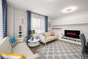 TV, offices - Lawrence Court, Acton (Greater London)