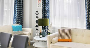 TV, offices - Lawrence Court, Acton, London (Greater London)