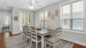 Hus, flere senger, terrasse, hageutsikt (Walking on Waves) | 3 soverom, individuelt dekorert, individuelt innredet og sengetøy