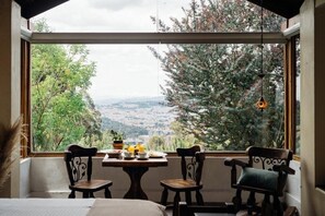 奢华套房, 城市景观 | 客房内用餐