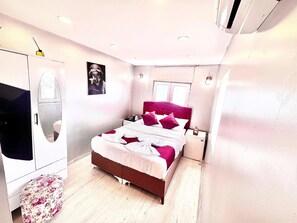 Economy Studio | Living area | Flat-screen TV - Taksim The Capital Center Hotel (Istanbul)