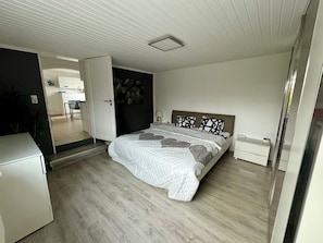 3 Schlafzimmer, Bügeleisen/Bügelbrett, WLAN, Bettwäsche