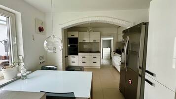 Mikrowelle, Ofen, Herdplatte, Geschirrspüler