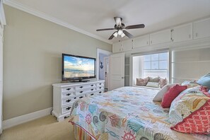 3 bedrooms, desk, iron/ironing board, travel cot
