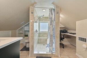Dusche, Whirlpool, Haartrockner, Handtücher