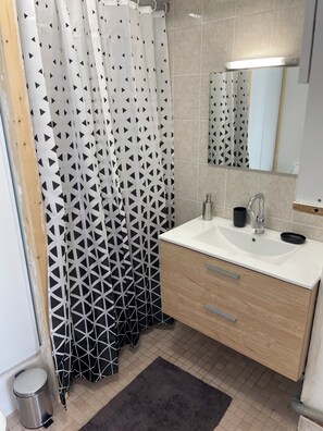 Towels, toilet paper