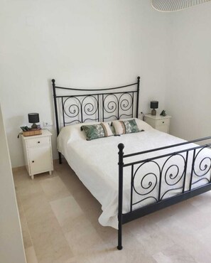 4 chambres, fer et planche à repasser, Wi-Fi, draps fournis