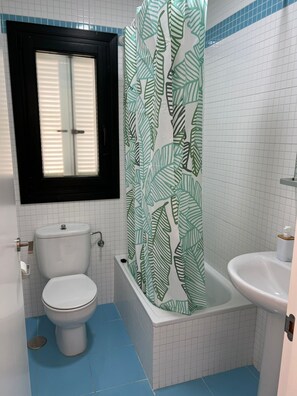 Hair dryer, bidet, towels, soap - Looking for peace near the beach in a natural environment? This is the place..... (AN)