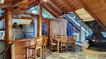 Cabaña familiar, vista al jardín | Cocina privada | Microondas, cafetera y tetera, tetera eléctrica y tostadora